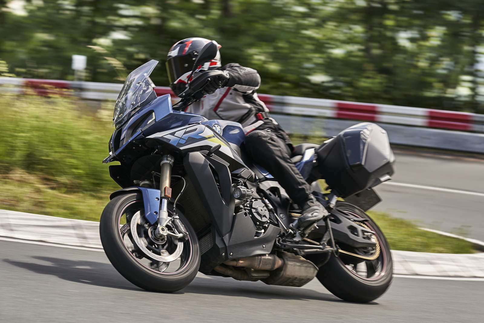 BMW S 1000 XR vs Suzuki GSX 1000 GX